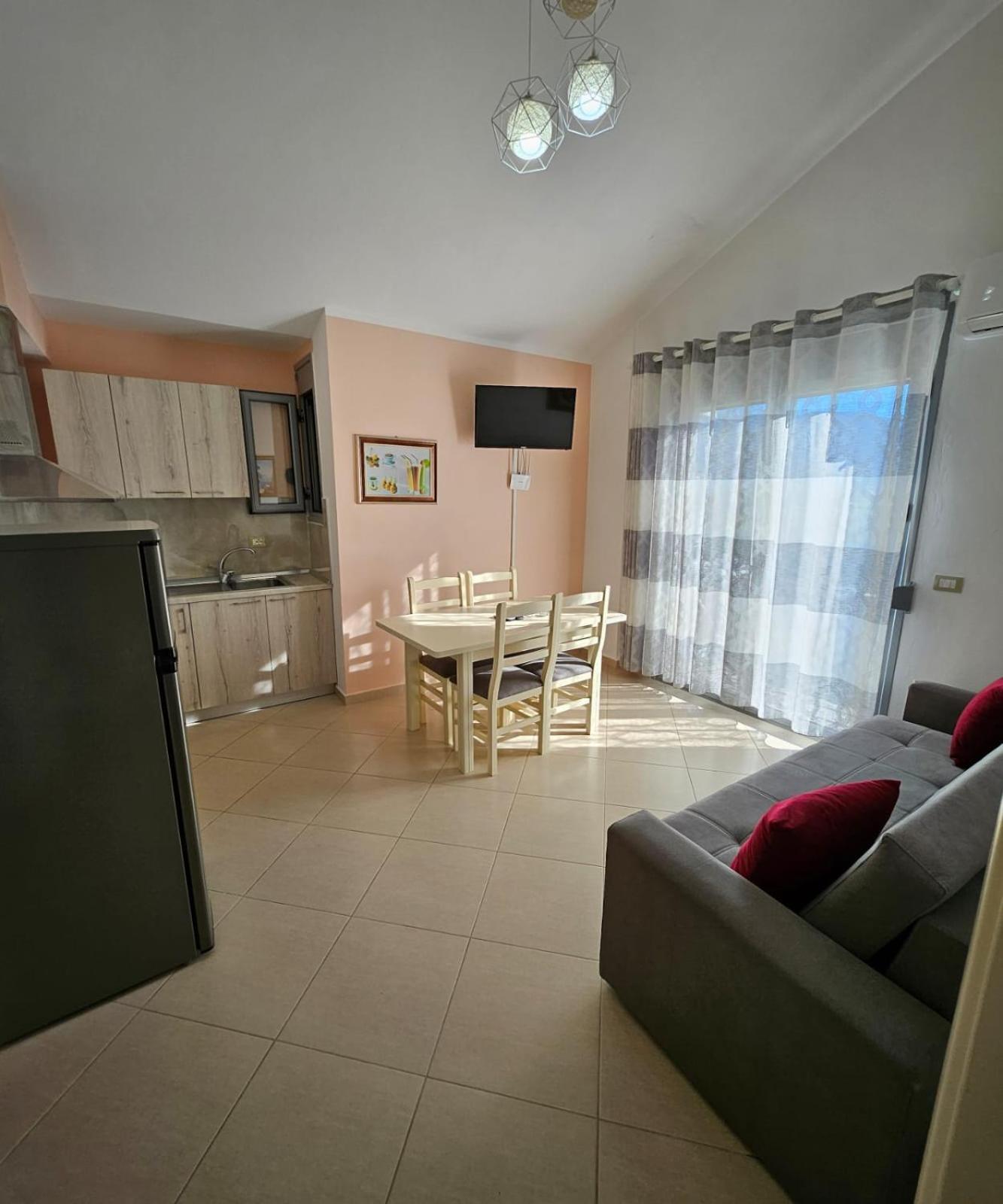 Vacanze Pushime Albania * Radhimë